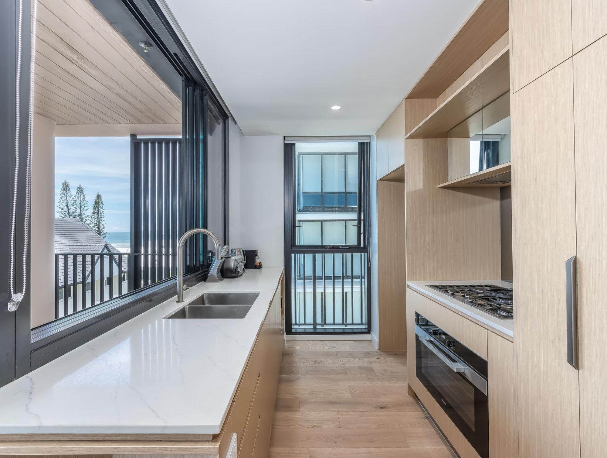 Hemingway Palm Beach - Premium Oceanview Apartments By Burleigh Letting Голд-Кост Экстерьер фото