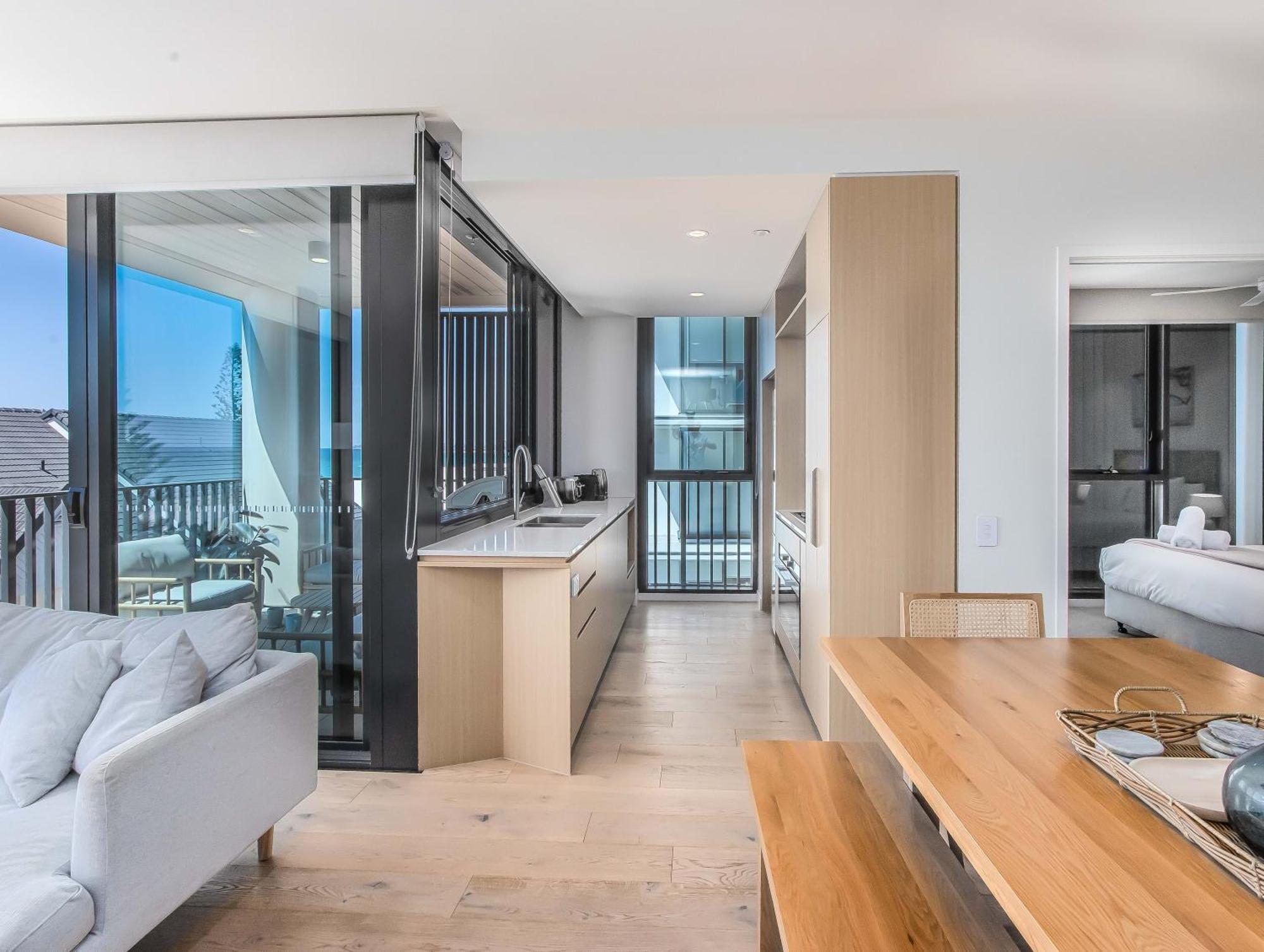 Hemingway Palm Beach - Premium Oceanview Apartments By Burleigh Letting Голд-Кост Экстерьер фото