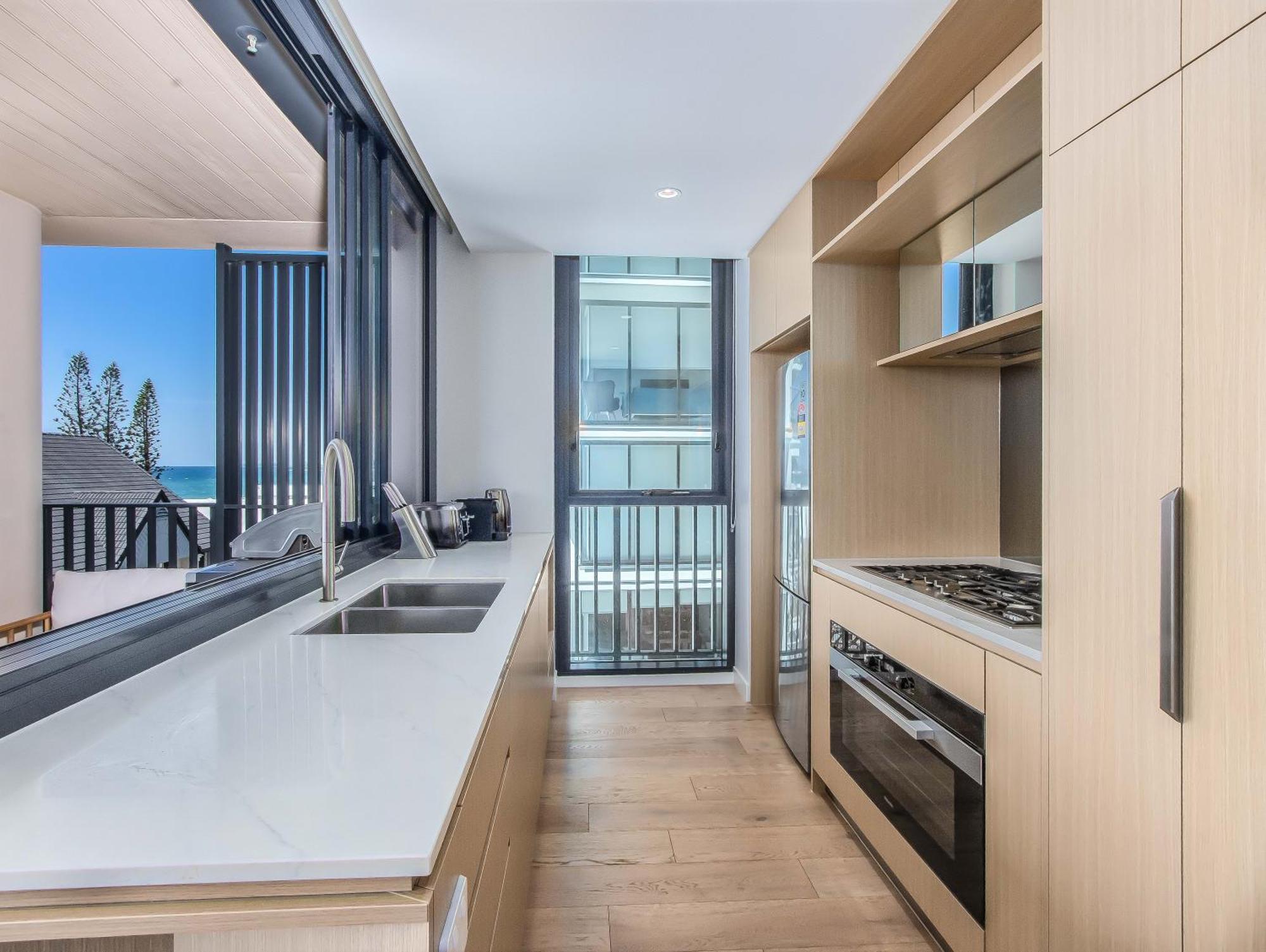 Hemingway Palm Beach - Premium Oceanview Apartments By Burleigh Letting Голд-Кост Экстерьер фото
